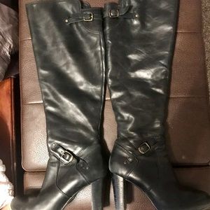 Ugg Australia women’s fashion boots in 8